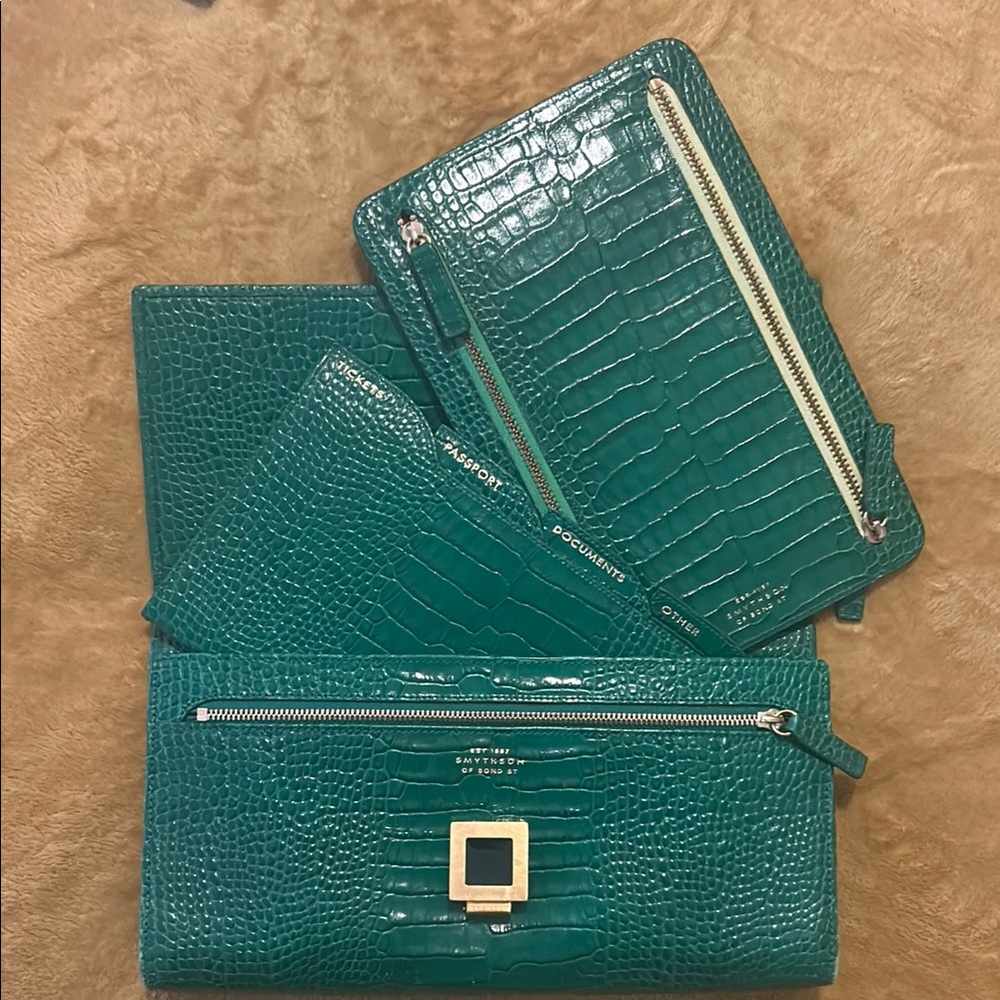 Smythson Green Leather Clutch with Crocodile Embossing